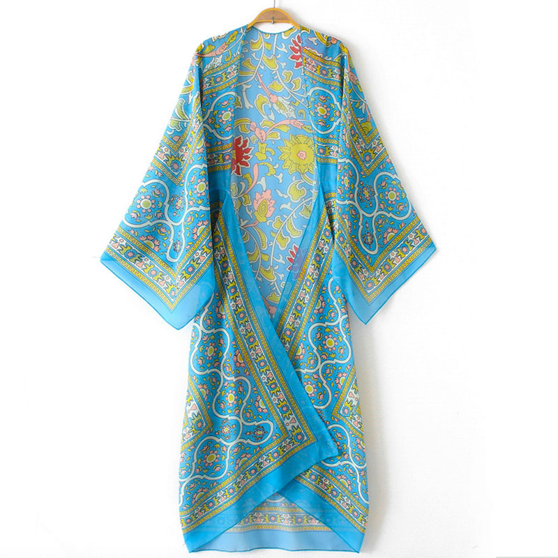 Kimono i smuk lyseblåt / tyrkis design. Slot farve og mønsterdesign